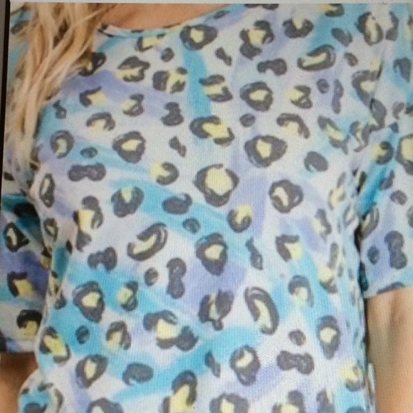 🫐  Colorful animal print short sleeve top - Picture 8 of 14